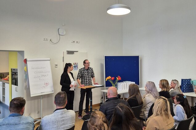 Abschlussrede der Klassensprecher Frau Tran und Herr Amlung