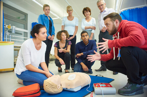 Stock-Fotografie-ID:619263856 - First aid training class – Stockfoto
